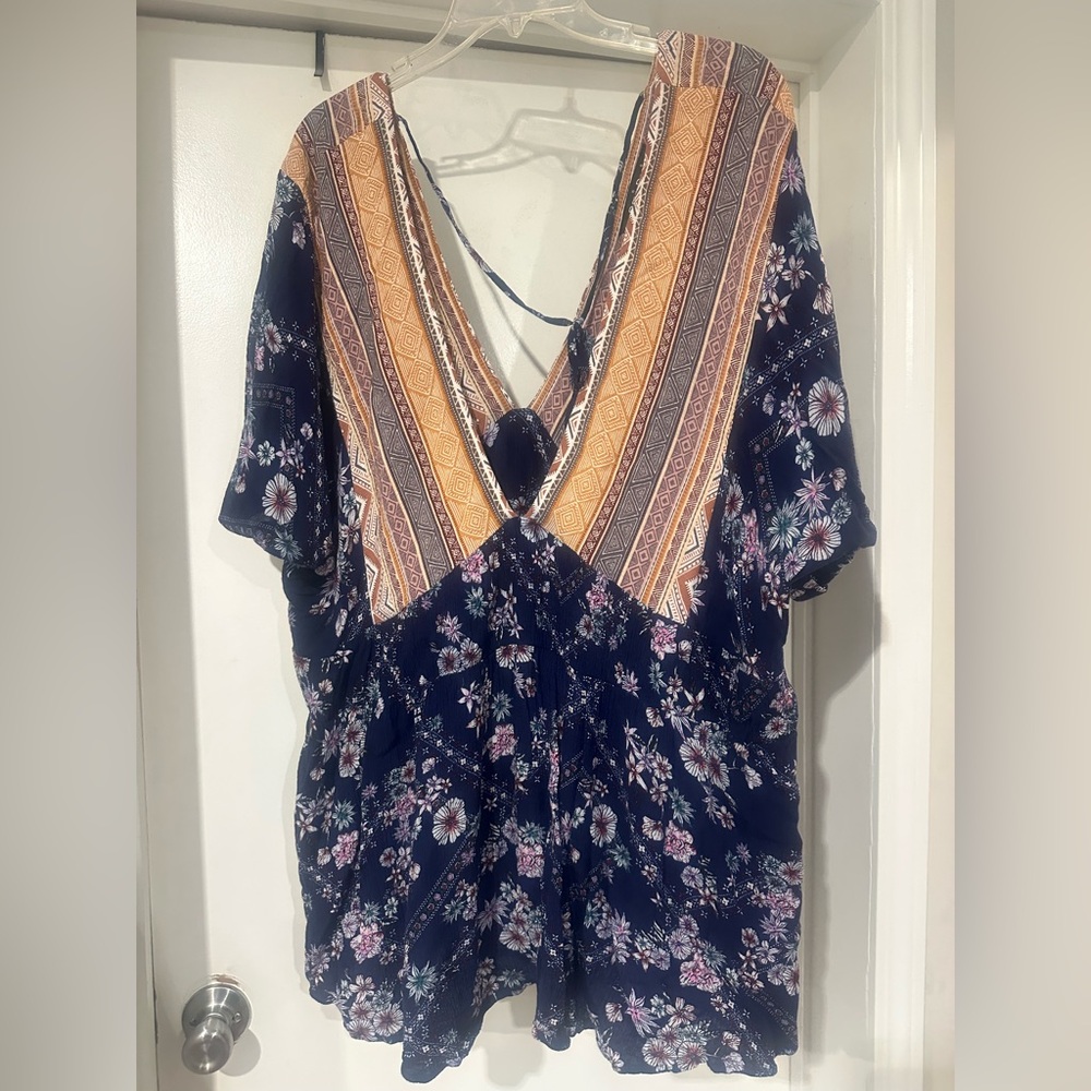 DAVI & DANI Navy Floral V-Neck Blouse